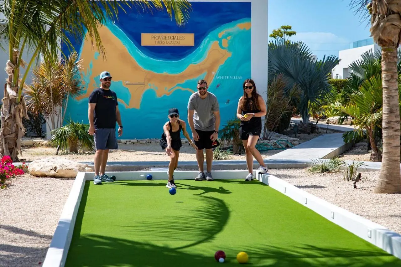White Villas - Romantic Getaway - Oceanside Large Modern Studio With Pool, 500Ft From Long Bay Beach Turks a Caicos