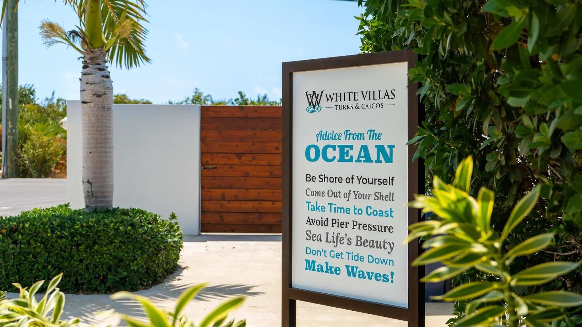 White Villas - Romantic Getaway - Oceanside Large Modern Studio With Pool, 500Ft From Long Bay Beach