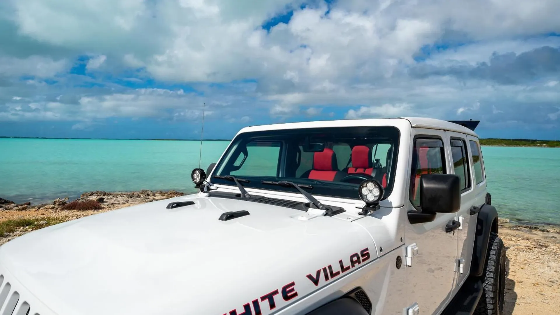 White Villas - Romantic Getaway - Oceanside Large Modern Studio With Pool, 500Ft From Long Bay Beach Turks a Caicos